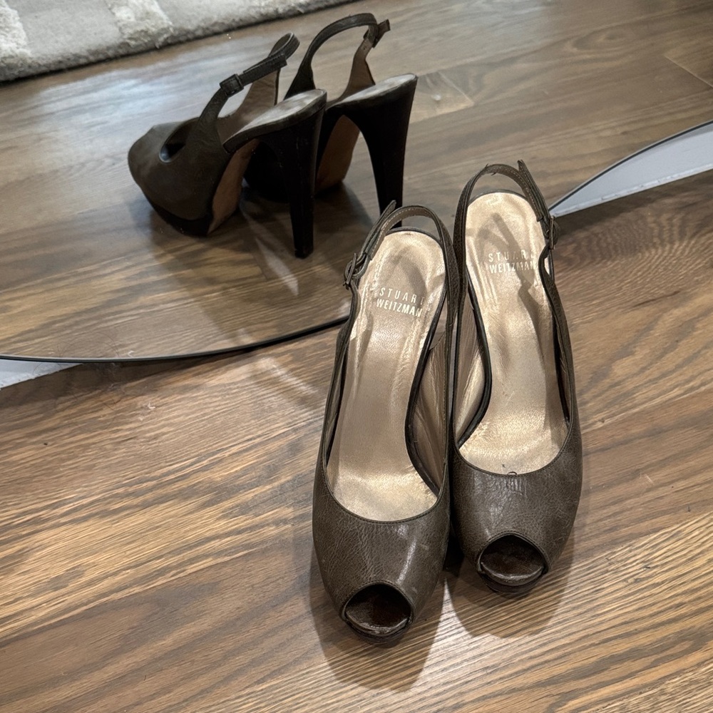 Stuart Weitzman size 6 women’s olive green leather heels.